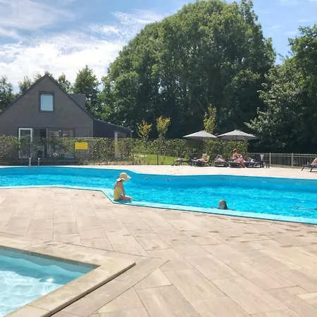 Villa 57 Op Recreatiepark De Wielen Sint Maarten