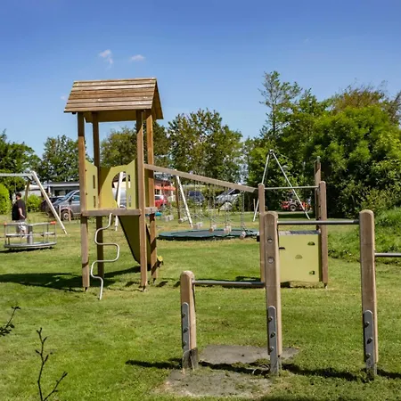 Villa 57 Op Recreatiepark De Wielen