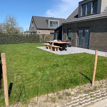 Villa 57 Op Recreatiepark De Wielen